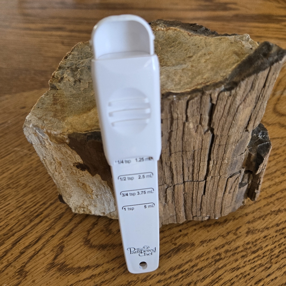 Pampered Chef White Measuring Spoon